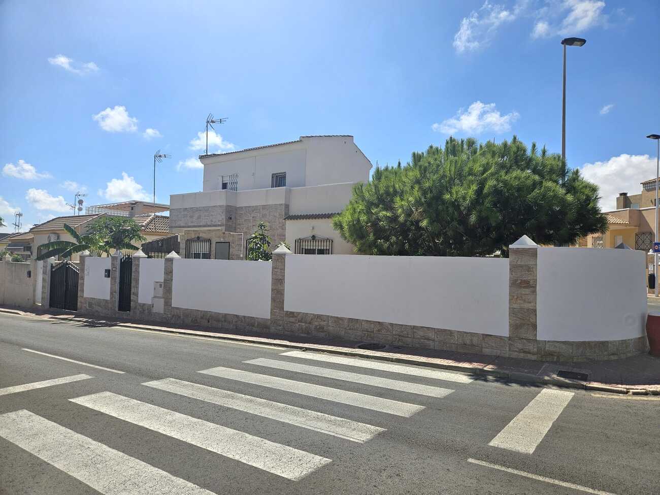 Villa a Torrevieja, Alicante, Spagna 3 camere da letto, 74 mq. N° 137893