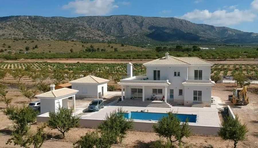 Villa a Pinoso, Alicante, Spagna 4 camere da letto, 220 mq. N° 151681