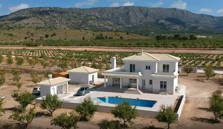 Villa a Pinoso, Alicante, Spagna 4 camere da letto, 220 mq. N° 151681