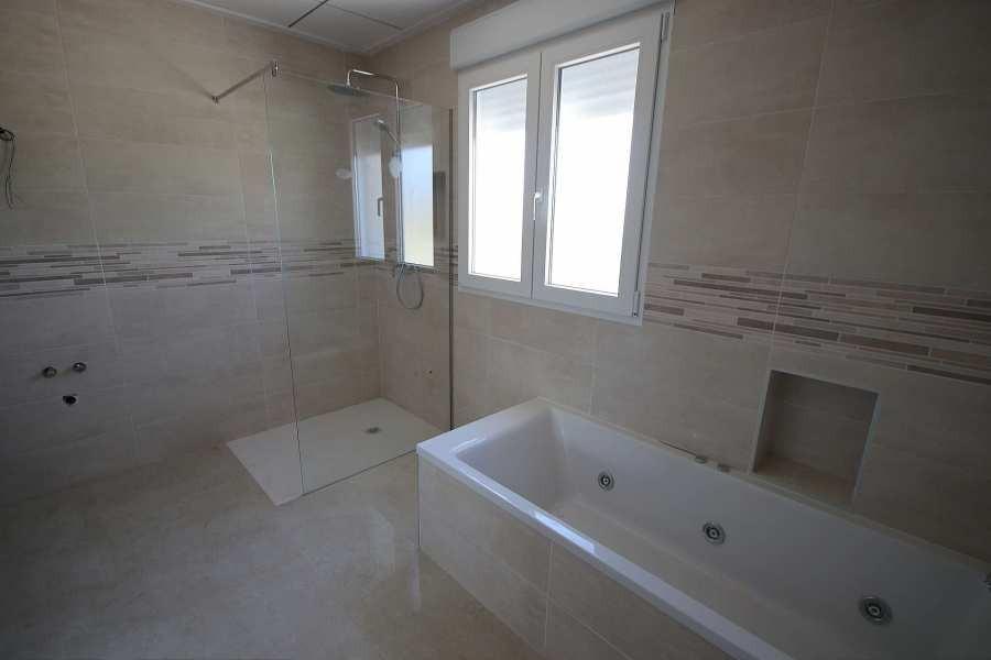 Villa a Pinoso, Alicante, Spagna 4 camere da letto, 220 mq. N° 151681