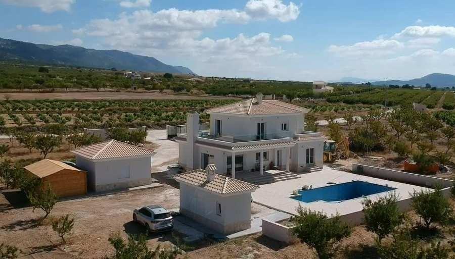 Villa a Pinoso, Alicante, Spagna 4 camere da letto, 220 mq. N° 151681