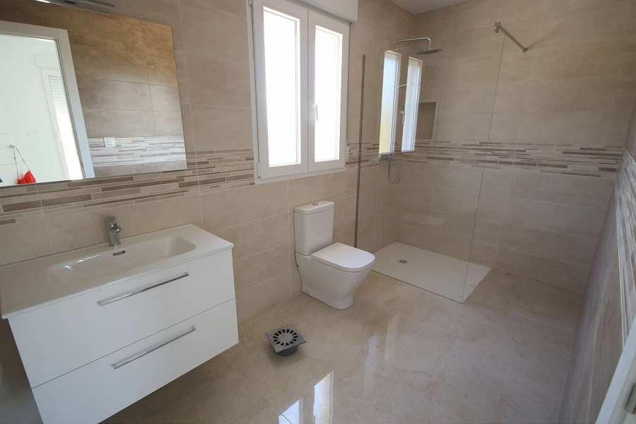 Villa a Pinoso, Alicante, Spagna 4 camere da letto, 220 mq. N° 151681