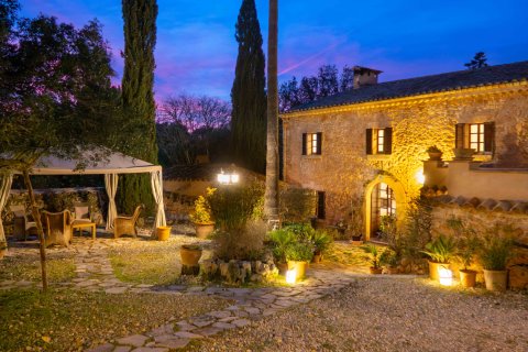 Kontor i Algaida, Mallorca, Spanien 4 sovrum, 634 kvm. Nr. 155193