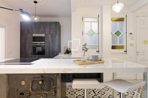 Apartment for sale in Barcelona, Spain 3 bedrooms, 134 sq.m. No. 160830 - photo 18