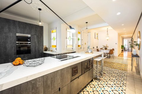 Apartment for sale in Barcelona, Spain 3 bedrooms, 134 sq.m. No. 160830 - photo 9