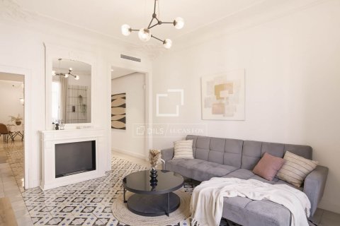 Apartment for sale in Barcelona, Spain 3 bedrooms, 134 sq.m. No. 160830 - photo 4
