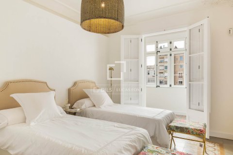 Apartament w Barcelona, Hiszpania 3 sypialnie, 134 mkw. nr 160830 – zdjęcie 29
