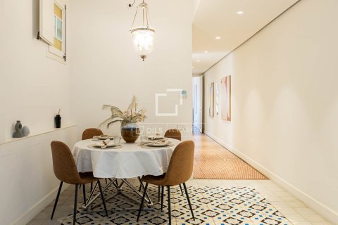 Apartment for sale in Barcelona, Spain 3 bedrooms, 134 sq.m. No. 160830 - photo 13