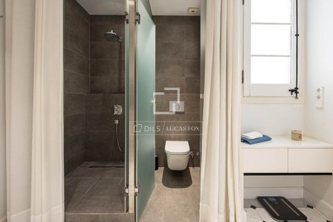 Apartment for sale in Barcelona, Spain 3 bedrooms, 134 sq.m. No. 160830 - photo 28