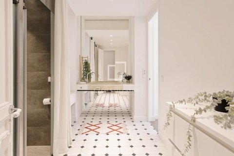 Apartment for sale in Barcelona, Spain 3 bedrooms, 134 sq.m. No. 160830 - photo 27