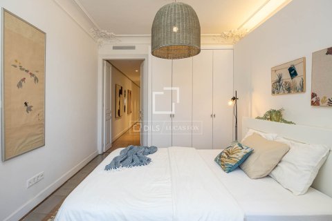 Apartment for sale in Barcelona, Spain 3 bedrooms, 134 sq.m. No. 160830 - photo 30