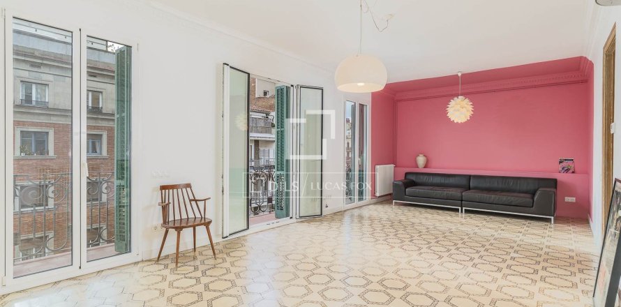 Appartamento a Barcelona, Spagna 1 camera da letto, 91 mq. N° 160825