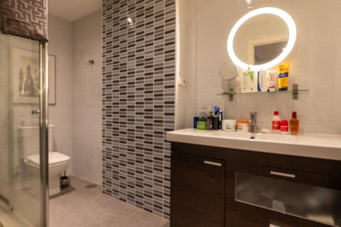 Kattohuoneisto myytävänä Madrid, Espanja, 2 makuuhuonetta, 86 m2 No. 147575 - kuva 29