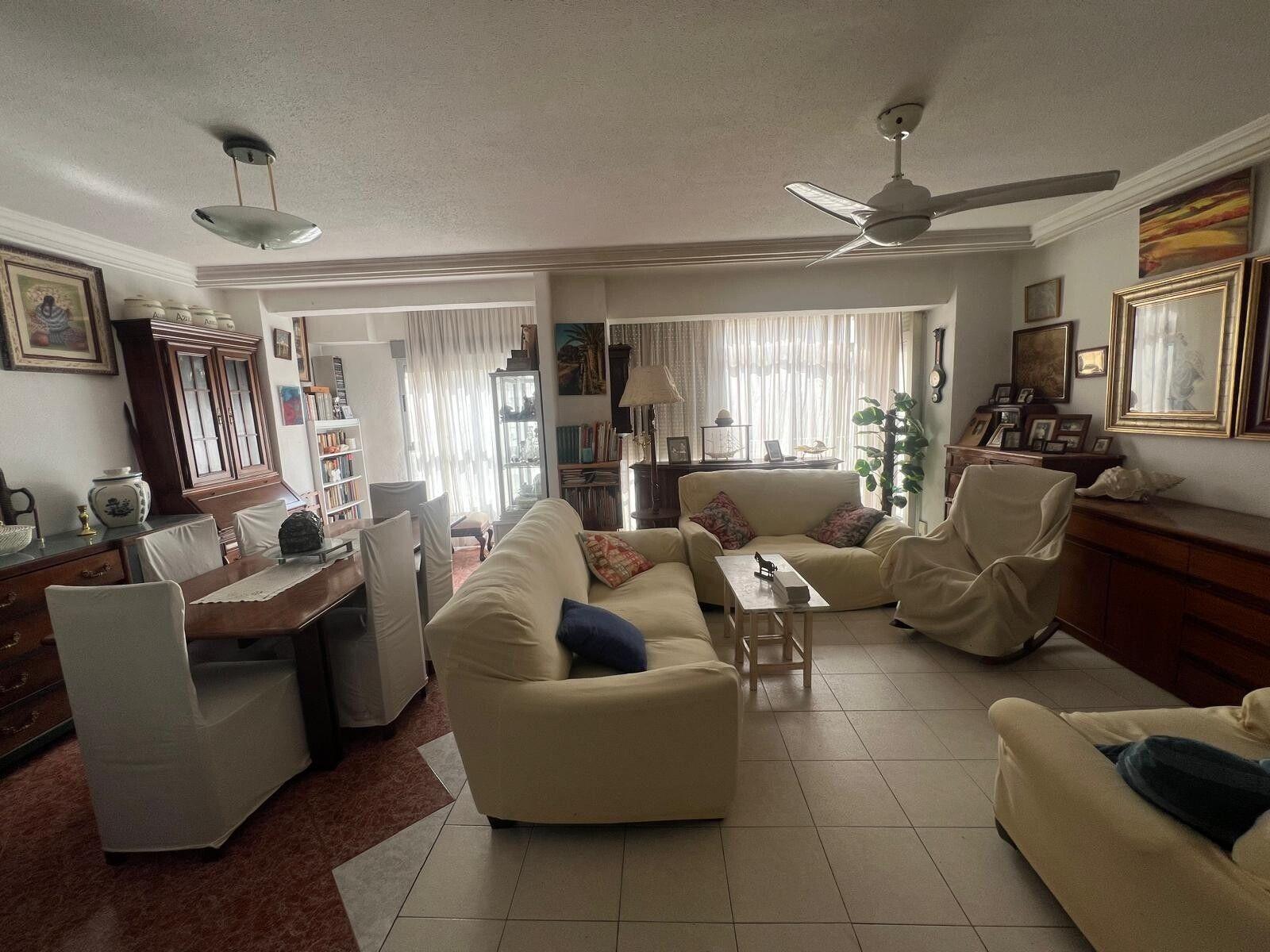 Apartment in Torrevieja, Alicante, Spain 3 bedrooms, 100 sq.m. No. 186857