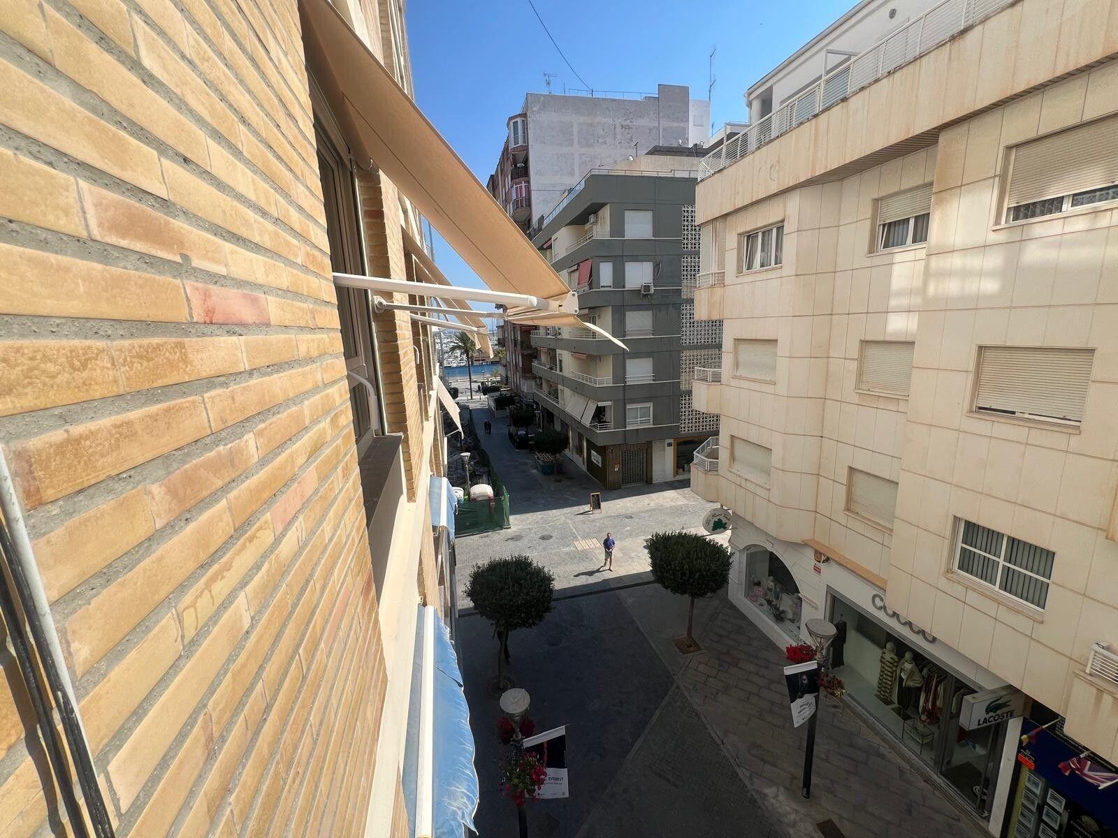 Apartment in Torrevieja, Alicante, Spain 3 bedrooms, 100 sq.m. No. 186857