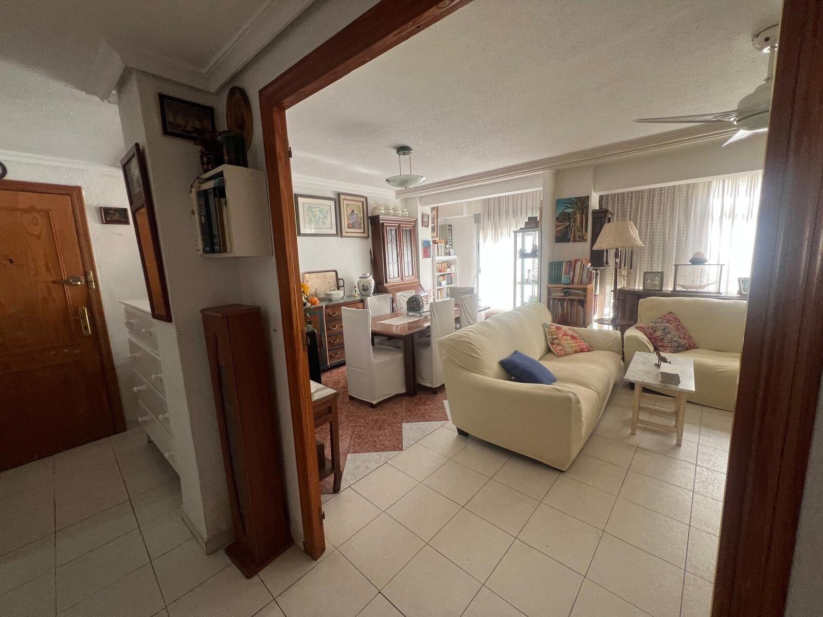 Apartment in Torrevieja, Alicante, Spain 3 bedrooms, 100 sq.m. No. 186857