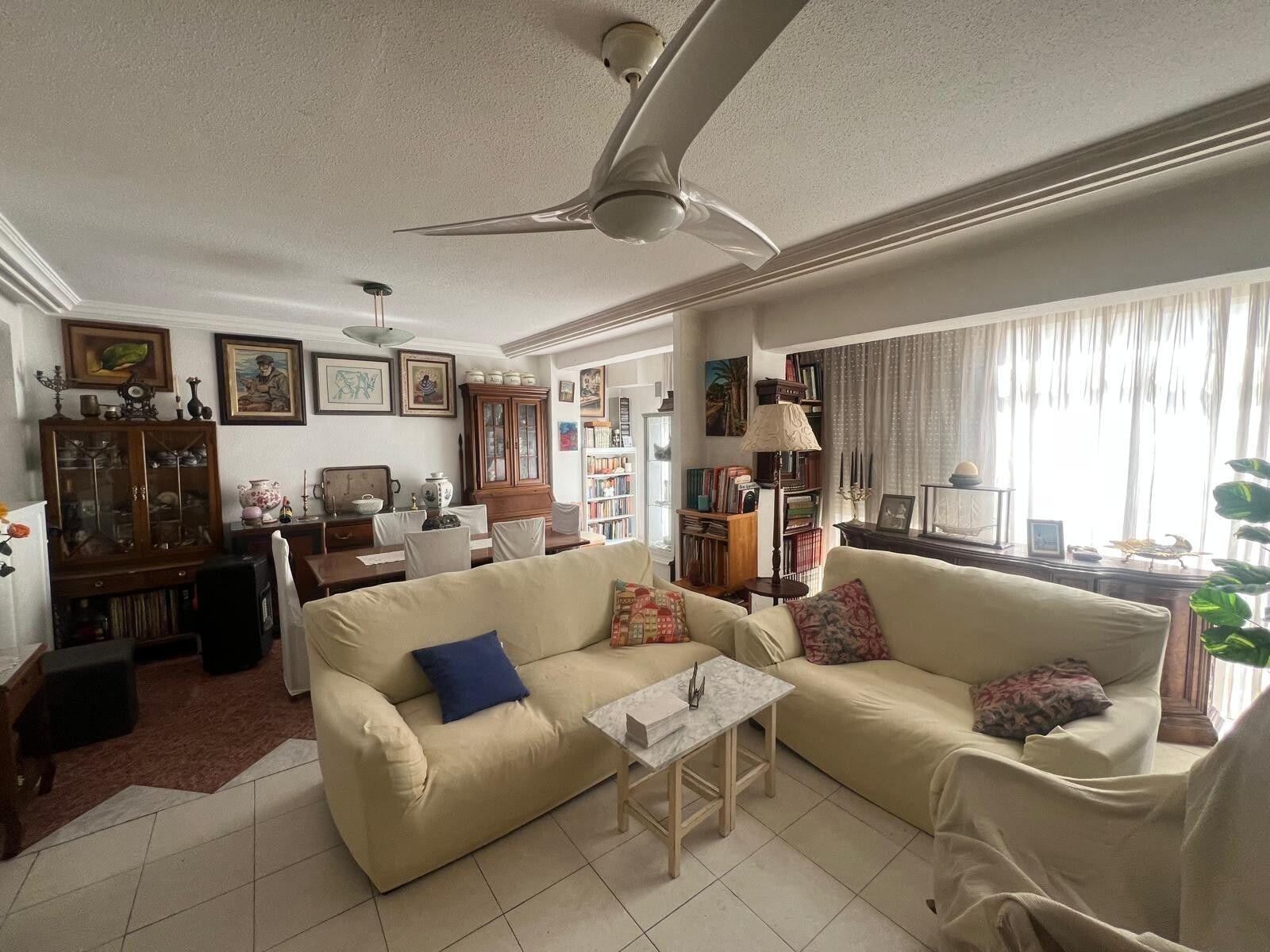 Apartment in Torrevieja, Alicante, Spain 3 bedrooms, 100 sq.m. No. 186857