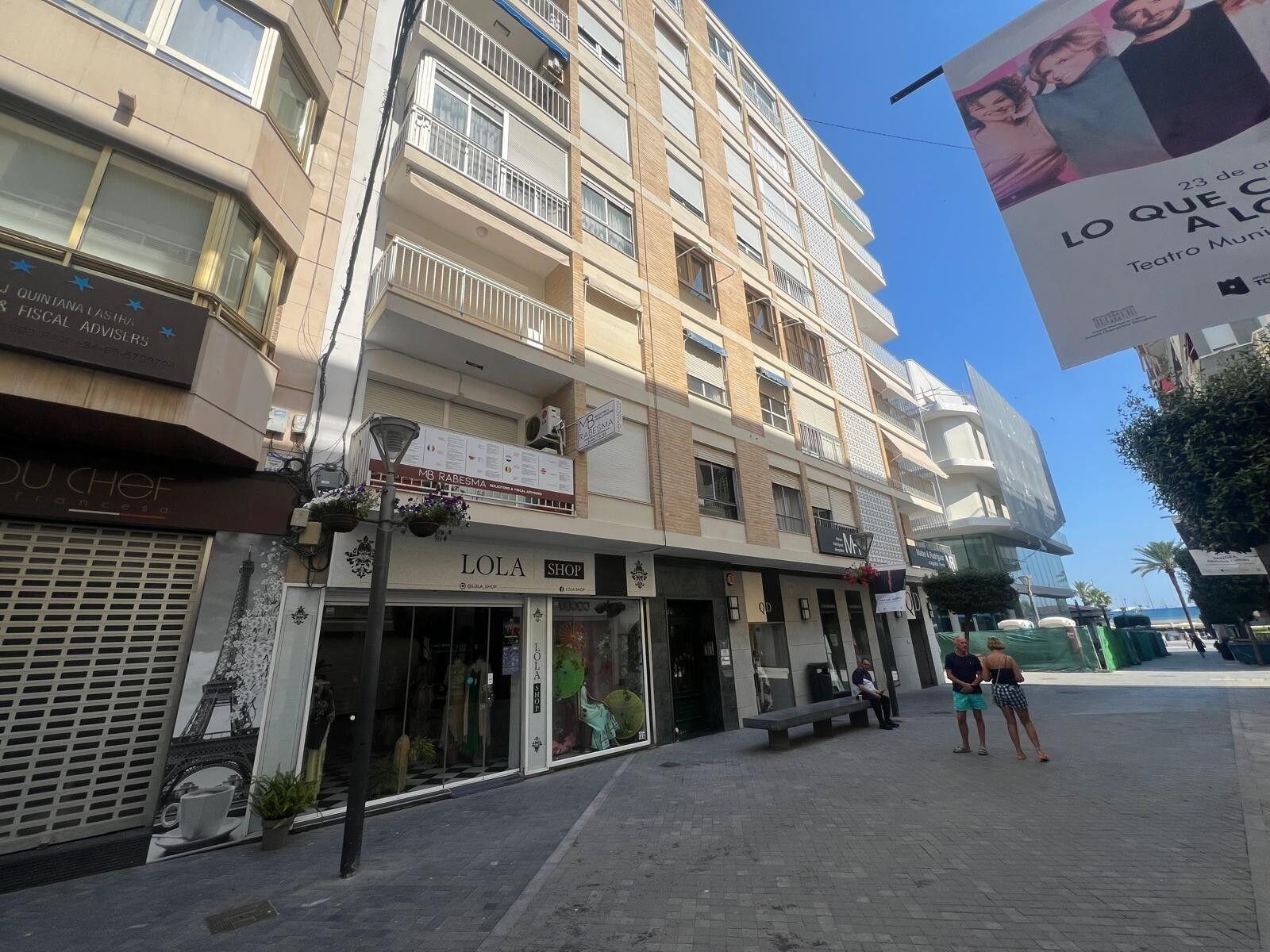 Apartment in Torrevieja, Alicante, Spain 3 bedrooms, 100 sq.m. No. 186857