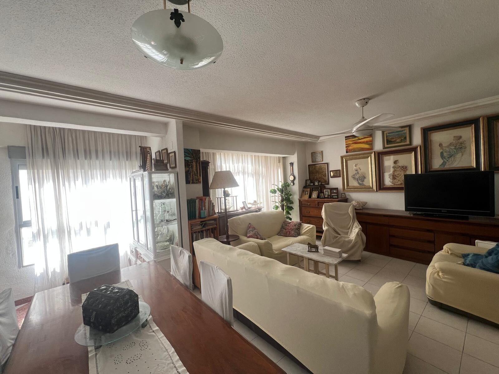 Apartment in Torrevieja, Alicante, Spain 3 bedrooms, 100 sq.m. No. 186857