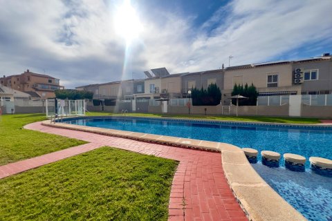 Bungalow till salu i Torrevieja, Alicante, Spanien 4 sovrum, 70 kvm. Nr. 149463 - foto 15