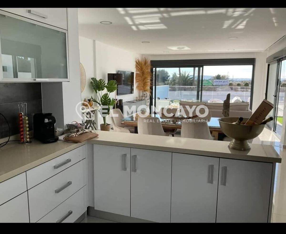 Villa a San Fulgencio, Alicante, Spagna 3 camere da letto, 266 mq. N° 149077