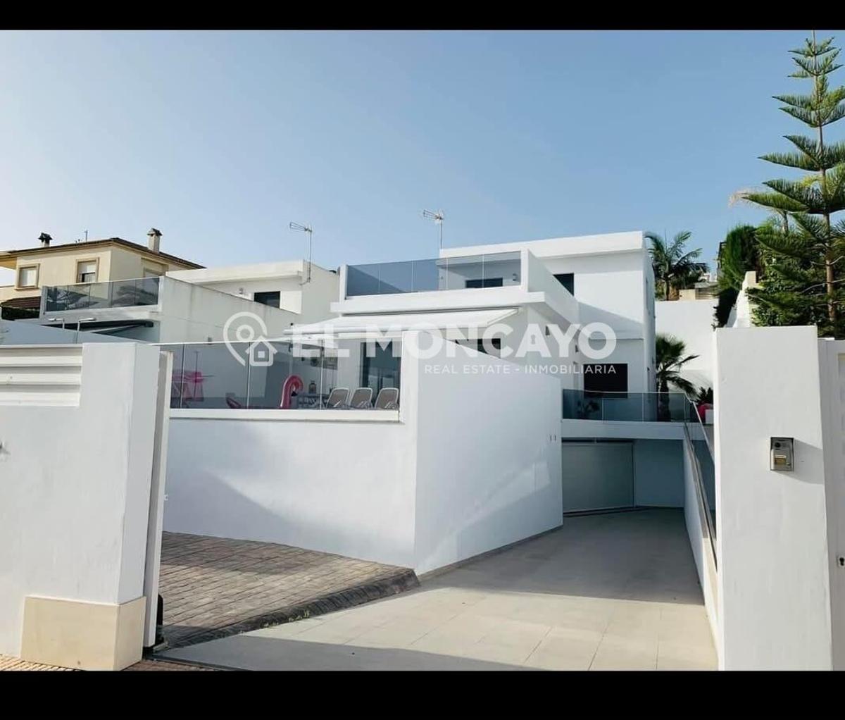 Villa a San Fulgencio, Alicante, Spagna 3 camere da letto, 266 mq. N° 149077
