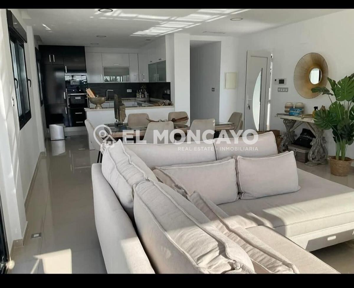 Villa a San Fulgencio, Alicante, Spagna 3 camere da letto, 266 mq. N° 149077