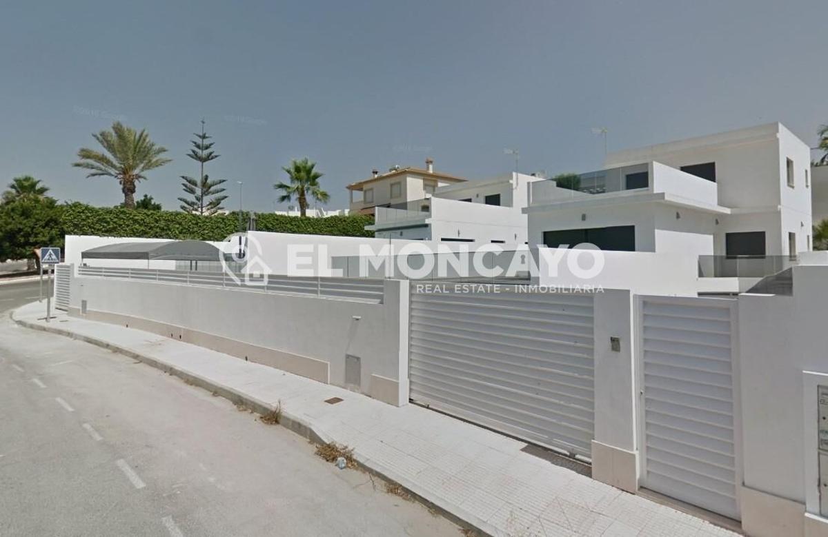 Villa a San Fulgencio, Alicante, Spagna 3 camere da letto, 266 mq. N° 149077