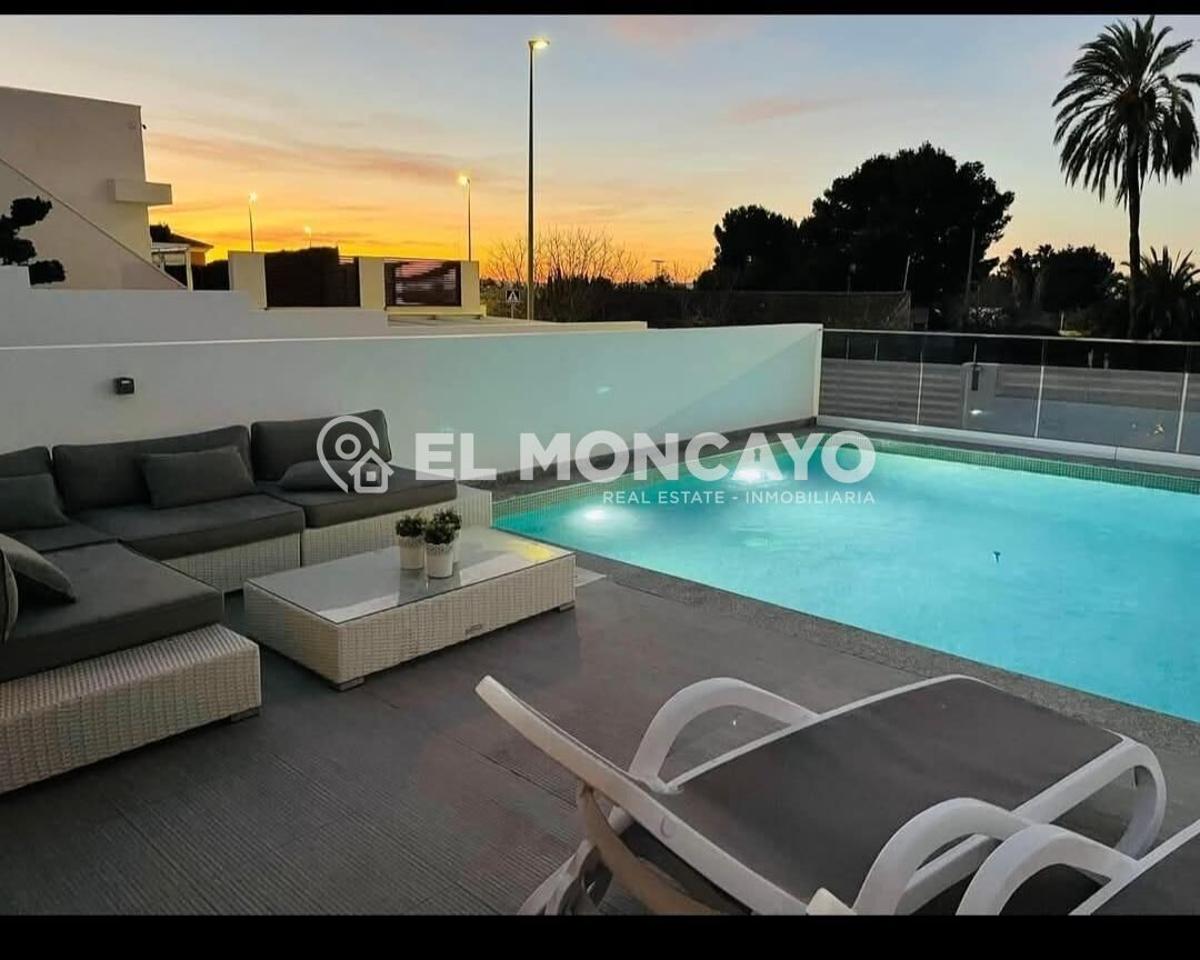 Villa a San Fulgencio, Alicante, Spagna 3 camere da letto, 266 mq. N° 149077