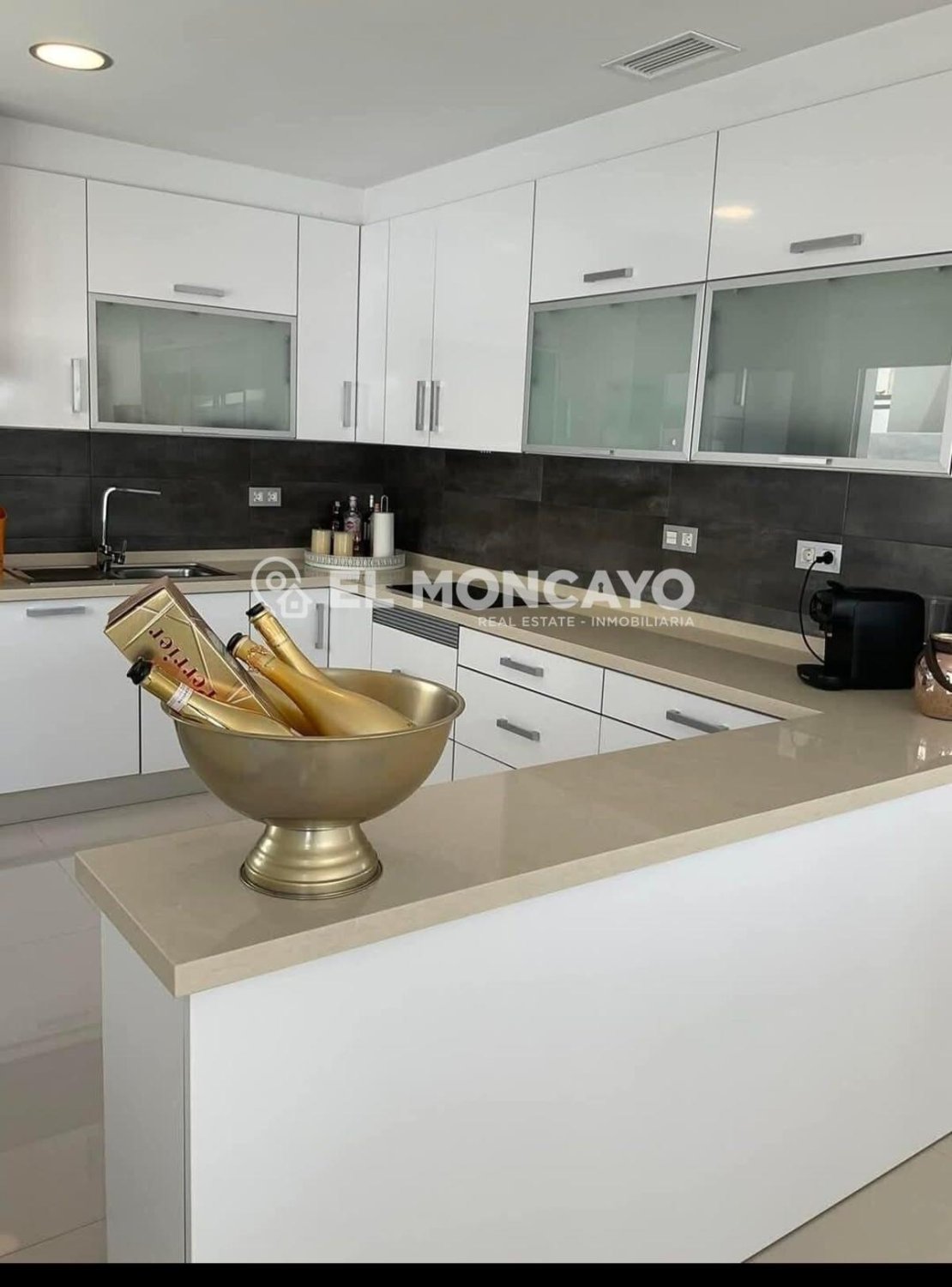 Villa a San Fulgencio, Alicante, Spagna 3 camere da letto, 266 mq. N° 149077