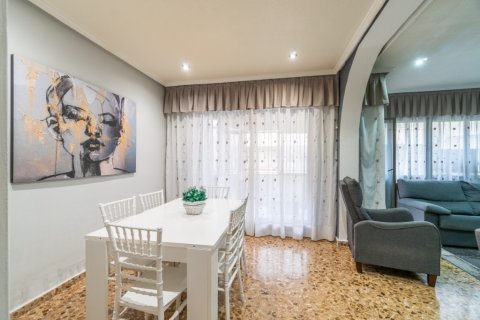 Apartament w Torrevieja, Alicante, Hiszpania 3 sypialnie, 135 mkw. nr 145320 – zdjęcie 2