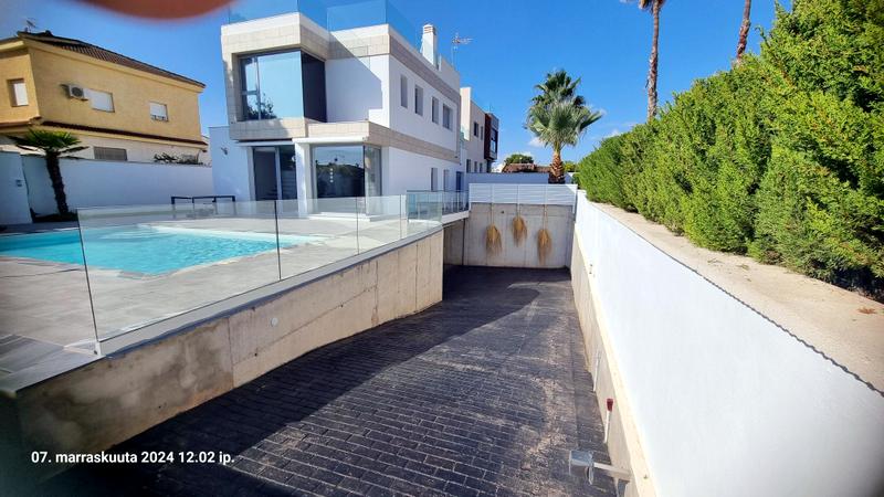 Villa i Los Balcones, Alicante, Spanien 3 sovrum, 198 kvm. Nr. 145325