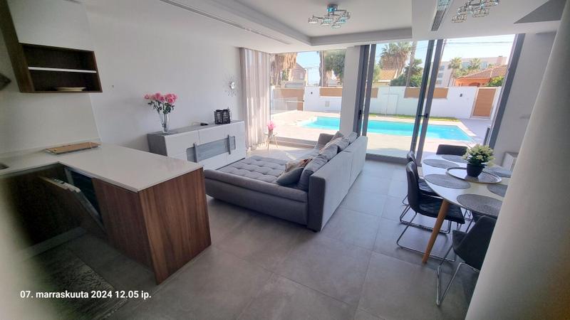 Villa i Los Balcones, Alicante, Spanien 3 sovrum, 198 kvm. Nr. 145325
