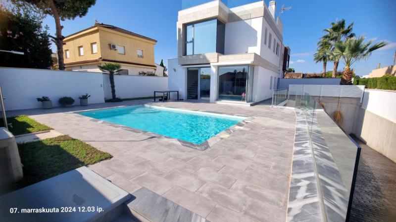 Villa i Los Balcones, Alicante, Spanien 3 sovrum, 198 kvm. Nr. 145325