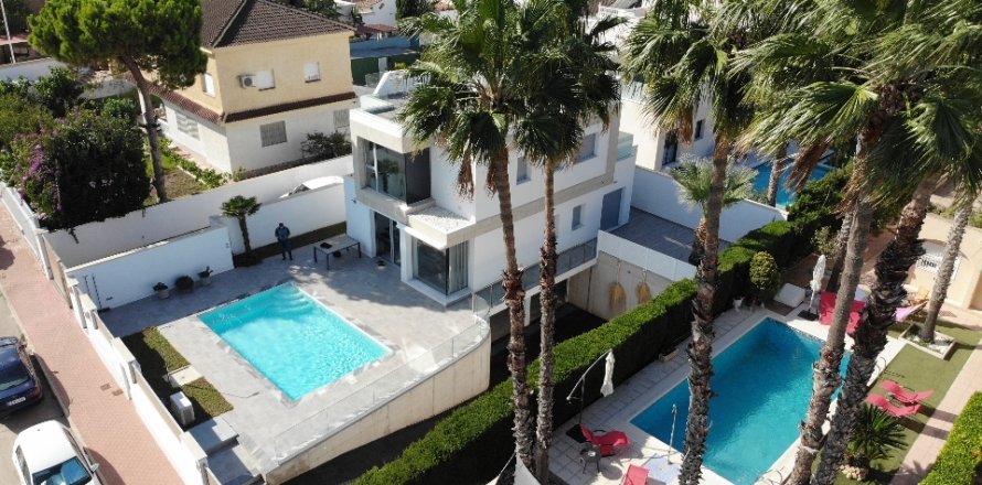 Villa à Los Balcones, Alicante, Espagne 3 chambres, 198 m2 No. 145325