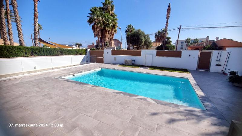 Villa i Los Balcones, Alicante, Spanien 3 sovrum, 198 kvm. Nr. 145325