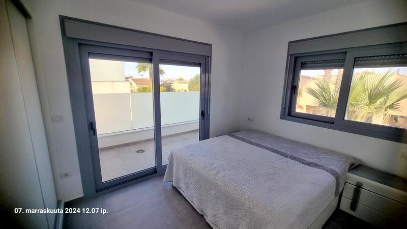 Villa i Los Balcones, Alicante, Spanien 3 sovrum, 198 kvm. Nr. 145325