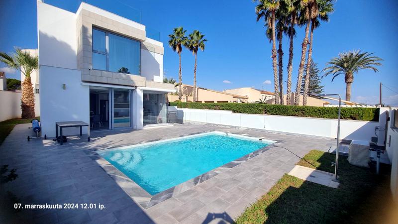Villa i Los Balcones, Alicante, Spanien 3 sovrum, 198 kvm. Nr. 145325