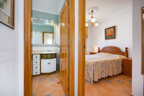 Villa for sale in Alicante, Spain 3 bedrooms, 135 sq.m. No. 145319 - photo 12