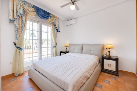 Villa for sale in Alicante, Spain 3 bedrooms, 135 sq.m. No. 145319 - photo 15