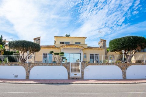 Villa till salu i Algorfa, Alicante, Spanien 4 sovrum, 490 kvm. Nr. 145322 - foto 4