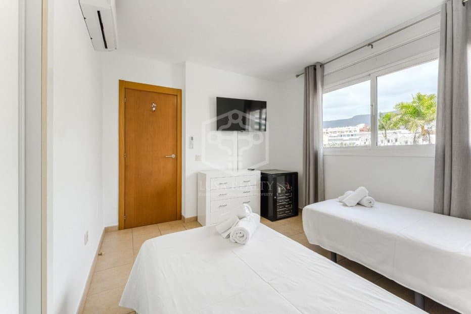 Gewerbeimmobilien in Adeje, Tenerife, Spanien 730 m2 Nr. 195356