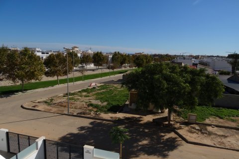Huoneisto myytävänä Pilar de la Horadada, Alicante, Espanja, 3 makuuhuonetta, 79 m2 No. 195352 - kuva 8