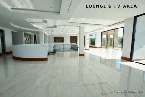 Villa for sale San Roque, Cadiz, Spain 6 bedrooms, 1220 sq.m. No. 69670 - photo 10