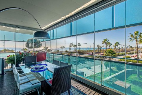 Apartment for sale in Barcelona, Spain 3 bedrooms, 170 sq.m. No. 177348 - photo 1