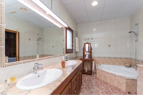 Villa for sale Alaior, Menorca, Spain 4 bedrooms, 298 sq.m. No. 110966 - photo 9