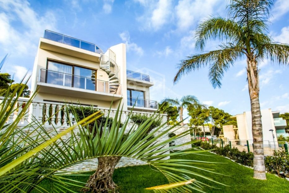 Commercial property à Platja D'aro, Girona, Espagne 4000 m2 No. 78249