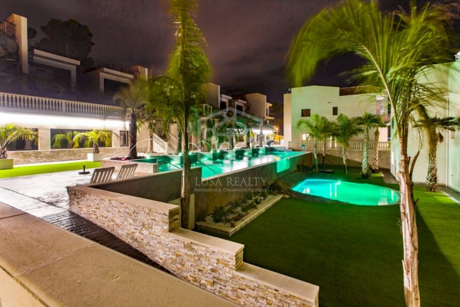 Commercial property à Platja D'aro, Girona, Espagne 4000 m2 No. 78249