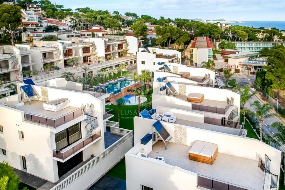 Commercial property à Platja D'aro, Girona, Espagne 4000 m2 No. 78249