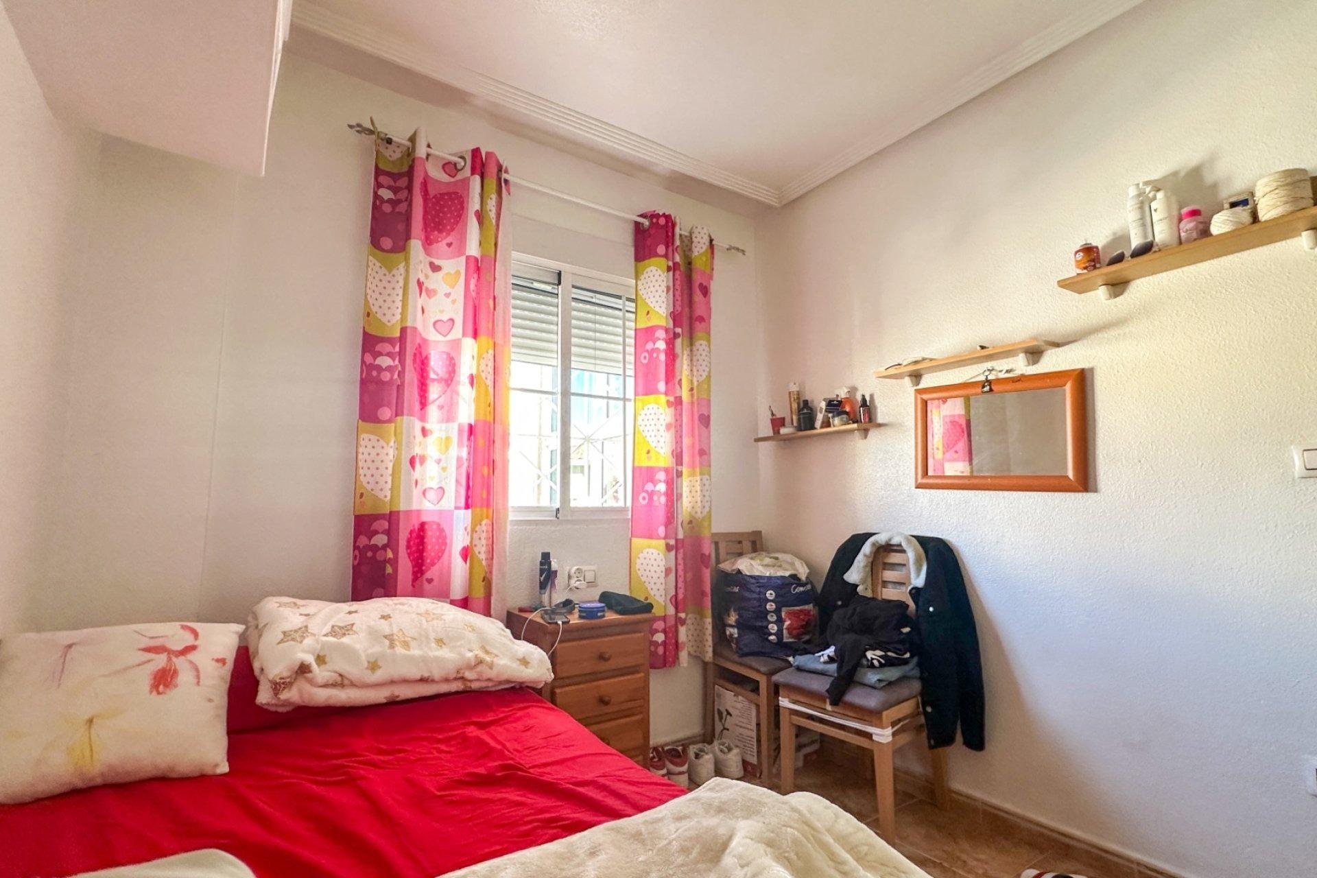 Bungalow à Torrevieja, Alicante, Espagne 2 chambres, 56 m2 No. 164675